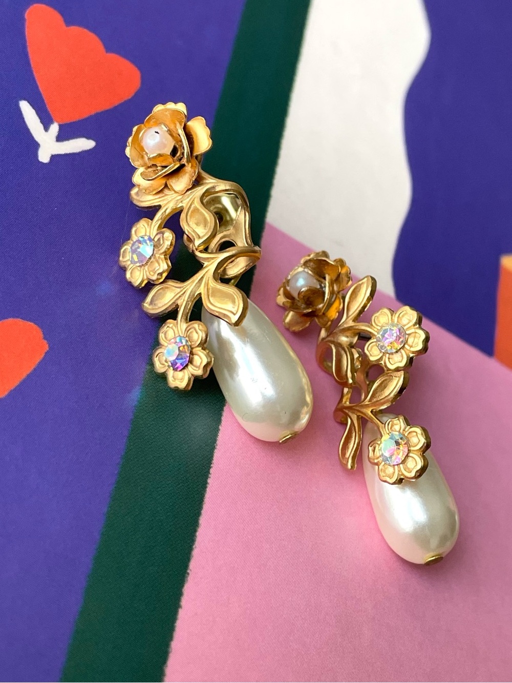 Pretty vintage goldtone, faux pearl, & AB crystal floral dangle earrings